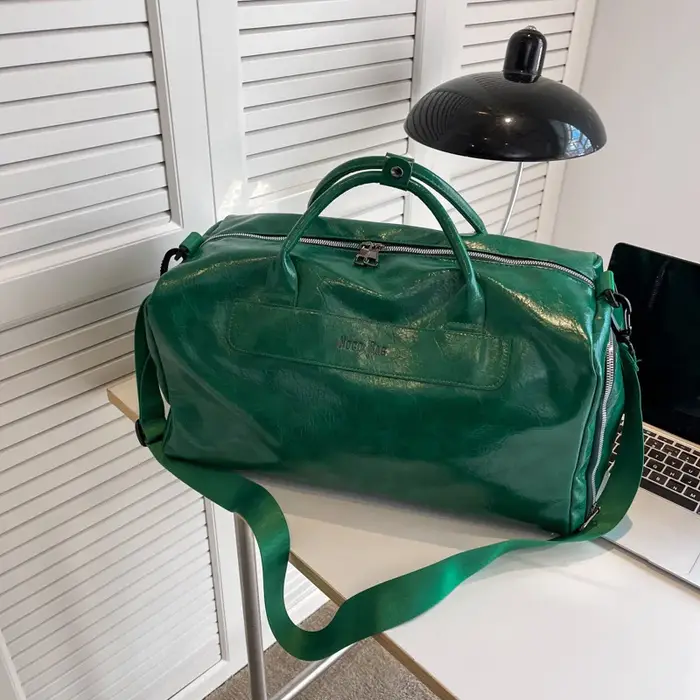 Sacs de voyage, sacs de natation, sacs de sport, sacs à dos de fitness, sacs pour femmes, sacs à bandoulière, sacs à main, sacs de coach, sacs de loisirs tendance