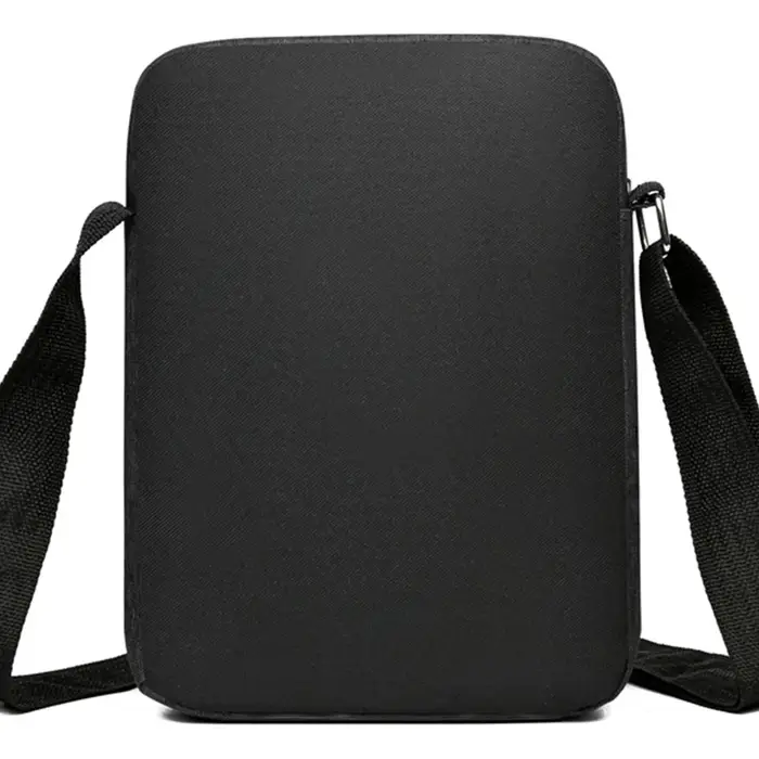 Petit sac pour hommes – un sac à bandoulière ou un sac