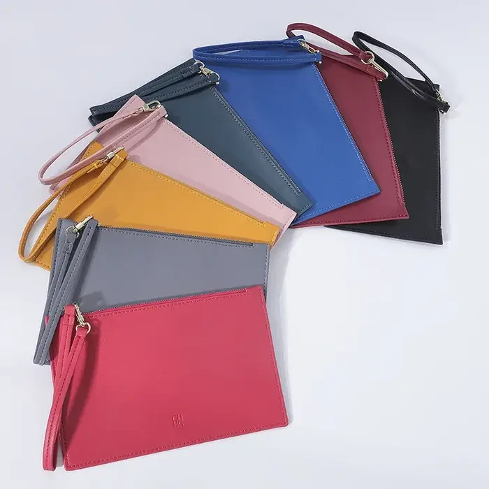 Sac de rangement d'affaires en cuir de marque CH disponible en plusieurs couleurs