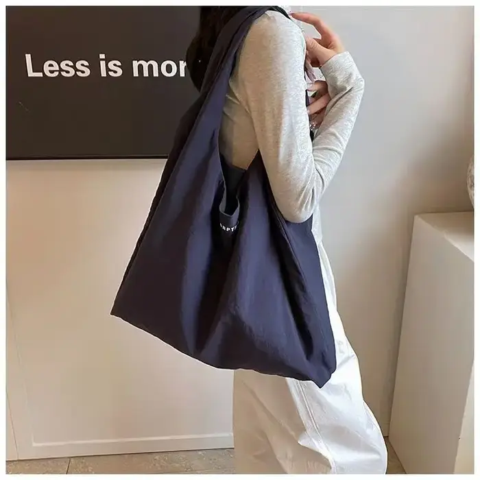 Sac fourre-tout mode coréenne 2025 nouveau sac à bandoulière décontracté grande capacité rétro fille élégant sac à provisions en Nylon