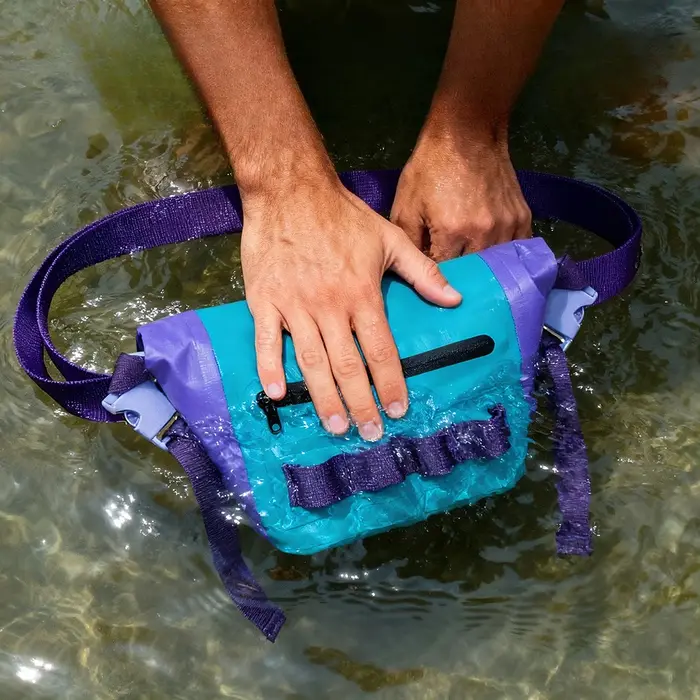 Sac étanche flottant pour la taille