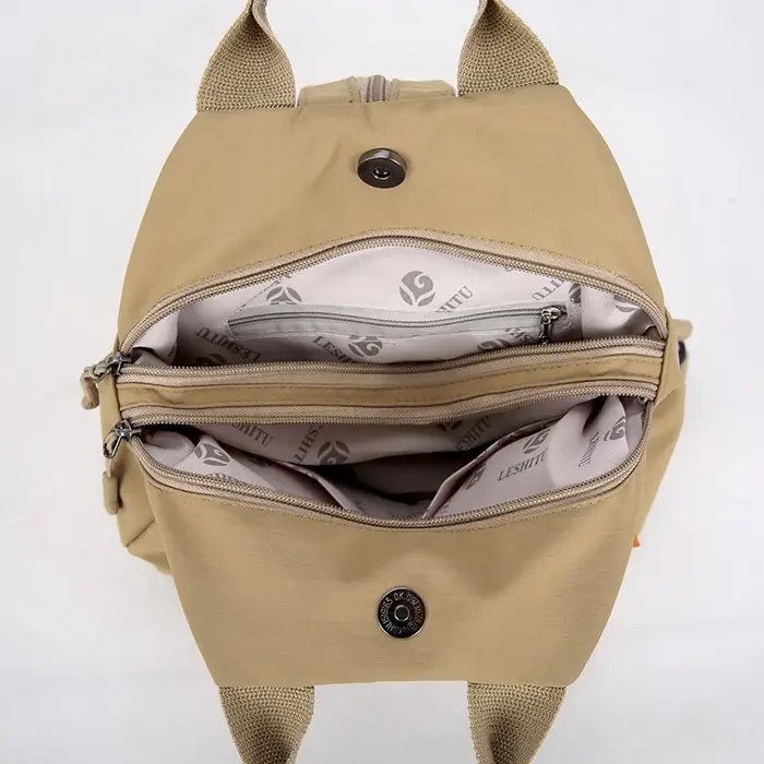 Sac à dos léger et résistant à l'eau pour femme
