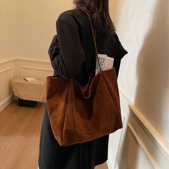 Rétro grande capacité sac fourre-tout femmes 2025 automne hiver nouveau polyvalent sous les bras sac de banlieue décontracté bureau dames sac sacs à main