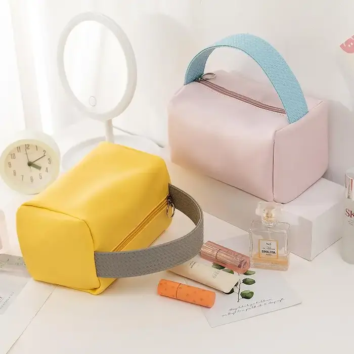 Sac de maquillage en cuir PU imperméable avec poignée supérieure robuste