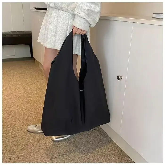 Sac fourre-tout mode coréenne 2025 nouveau sac à bandoulière décontracté grande capacité rétro fille élégant sac à provisions en Nylon