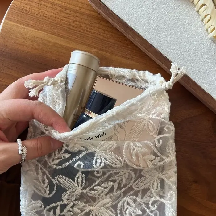 Mode Portable poche dentelle motif corde cordon conception cosmétiques sac toile anti-poussière papeterie sac de rangement étui
