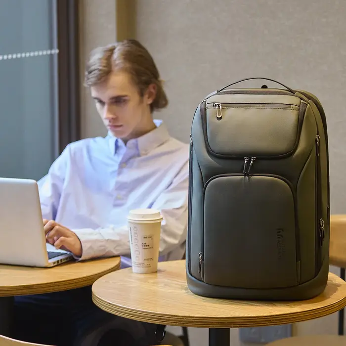 Sac à dos de voyage multifonctionnel HK 17'' pour ordinateur portable, avec port USB, étanche, pour