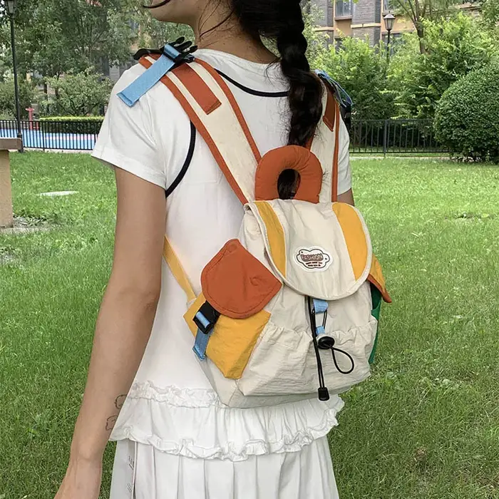 Sac à dos color block tendance, léger et décontracté, pour les voyages, le camping, la randonnée, les activités de plein air et l'usage quotidien.