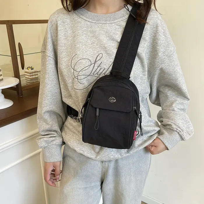 Mini sac à dos en nylon multicolore, petit sac à la mode et polyvalent pour femme, sac à dos multifonctionnel pour les voyages décontractés