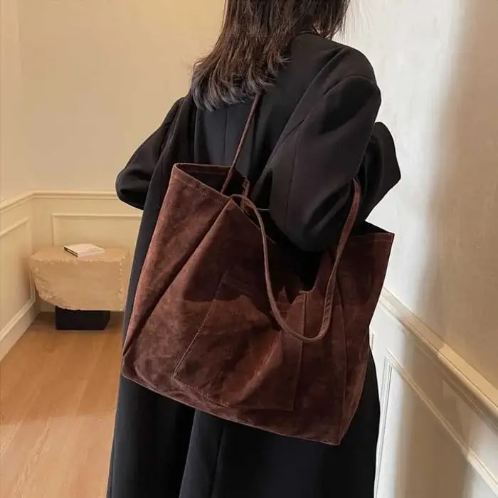 Rétro grande capacité sac fourre-tout femmes 2025 automne hiver nouveau polyvalent sous les bras sac de banlieue décontracté bureau dames sac sacs à main