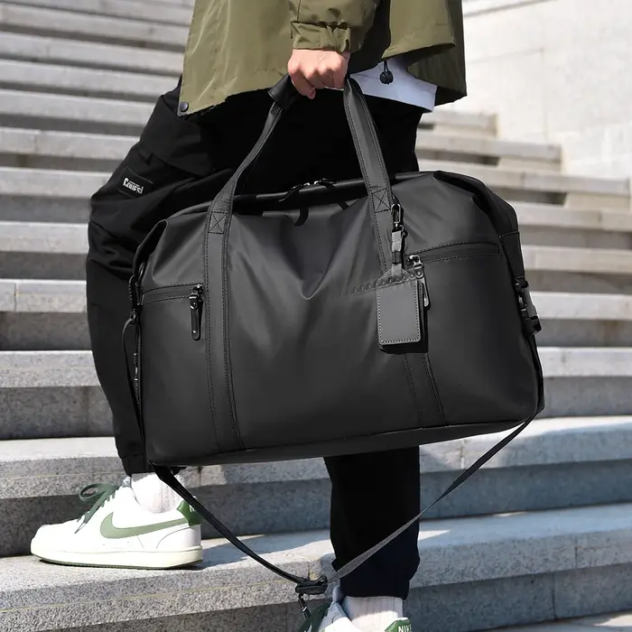 Men's Gym Bag - Black Adjustable Shoulder Strap Duffel Bag for Gym