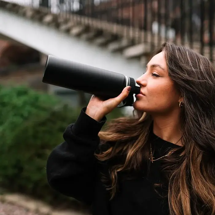 Bouteille d'eau isolée en acier inoxydable