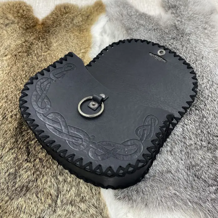 Sac banane vintage en cuir gaufré style Viking