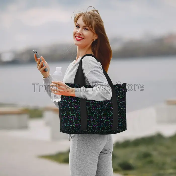 Sac polochon de voyage avec chats noirs de dessin animé mignon