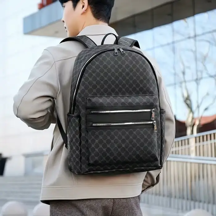Sac à dos noir à la mode