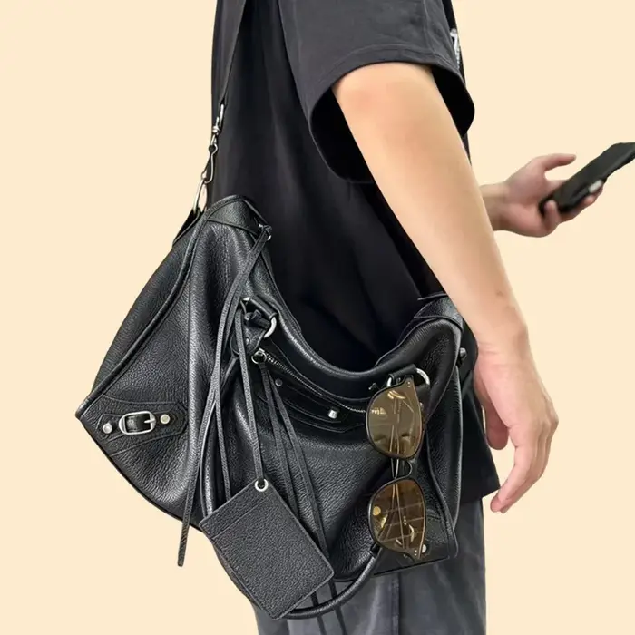 Le City 2026 Nouveau Sac de Voyage d'Affaires Vintage Motif Moto Sac à Main en Cuir de Vachette Pleine Fleur Grain Litchi avec Rivets Métalliques