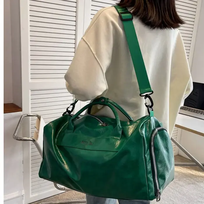 Sacs de voyage, sacs de natation, sacs de sport, sacs à dos de fitness, sacs pour femmes, sacs à bandoulière, sacs à main, sacs de coach, sacs de loisirs tendance