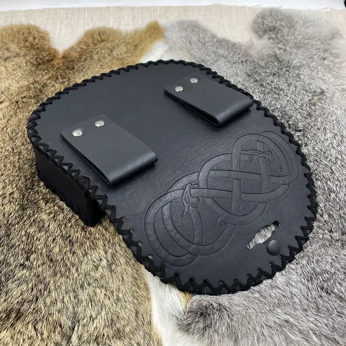 Sac banane vintage en cuir gaufré style Viking
