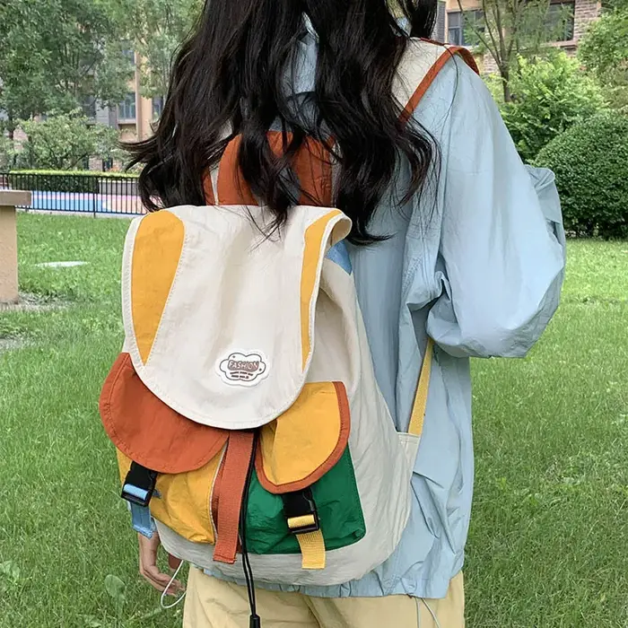Sac à dos color block tendance, léger et décontracté, pour les voyages, le camping, la randonnée, les activités de plein air et l'usage quotidien.