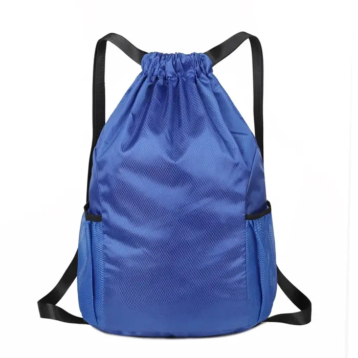 Un grand sac à dos multifonctionnel avec une sangle simple