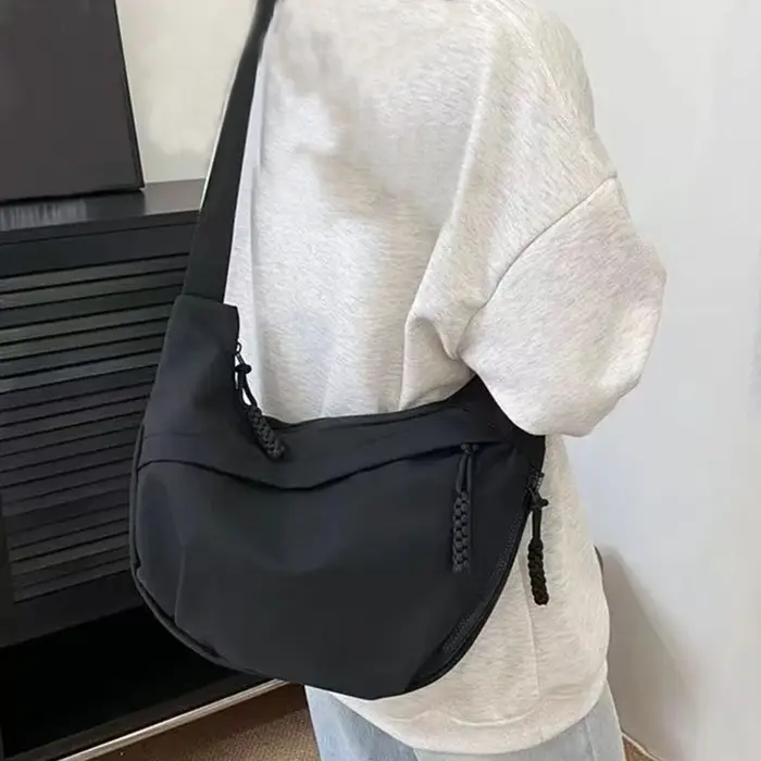 Sac à bandoulière de style neutre pour hommes et femmes