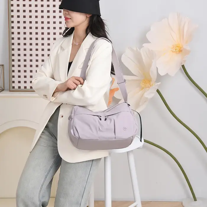 Nouveau Sac Bandoulière en Nylon Macaron 2026 – Style Urbain Minimaliste