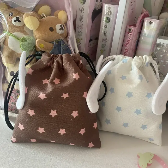 Sac de rangement portable tendance en toile anti-poussière avec motif étoile et cordon de serrage pour cosmétiques et papeterie