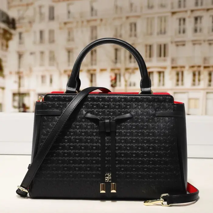 Sac fourre-tout CH à motif gaufré avec nœud décoratif, design polyvalent à porter à la main ou en ba