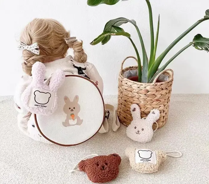 Nouveaux enfants sac à dos maternelle nom broderie cartable personnalité bricolage Anti-perte matelassé vente chaude