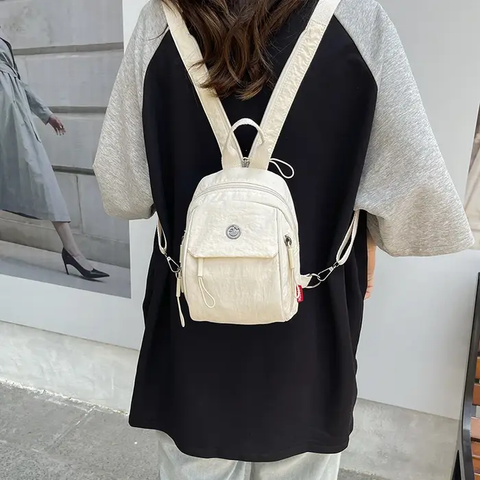 Mini sac à dos en nylon multicolore, petit sac à la mode et polyvalent pour femme, sac à dos multifonctionnel pour les voyages décontractés