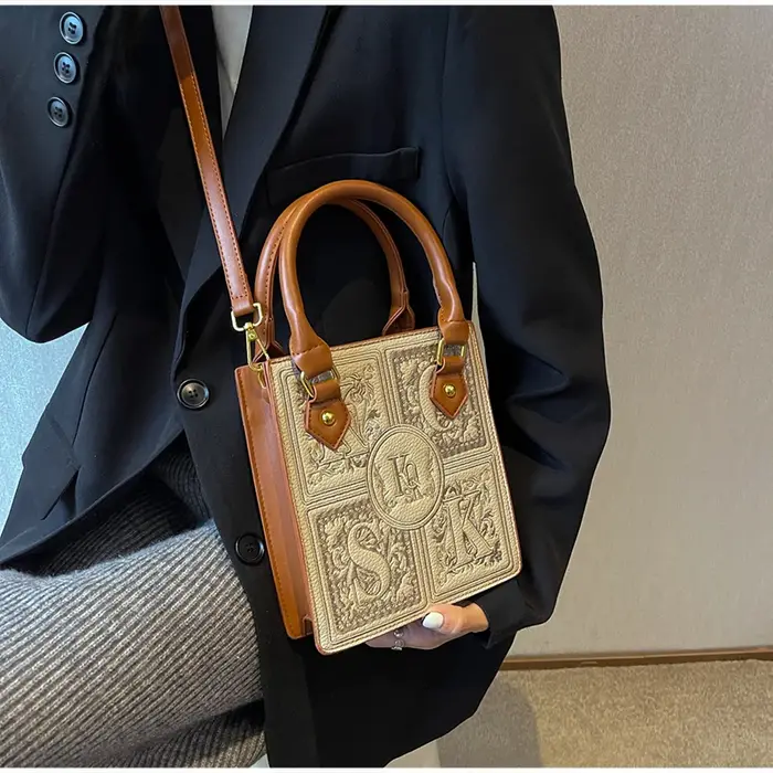 Sac carré vintage français à lettres embossées