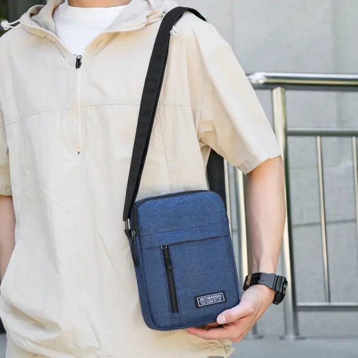 Petit sac pour hommes – un sac à bandoulière ou un sac