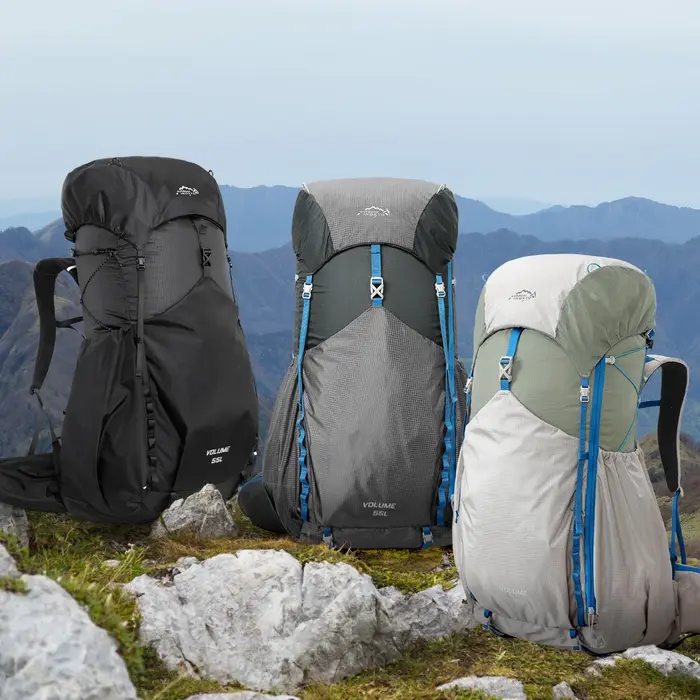 Sac à dos de randonnée imperméable 55L avec cadre interne et housse de pluie