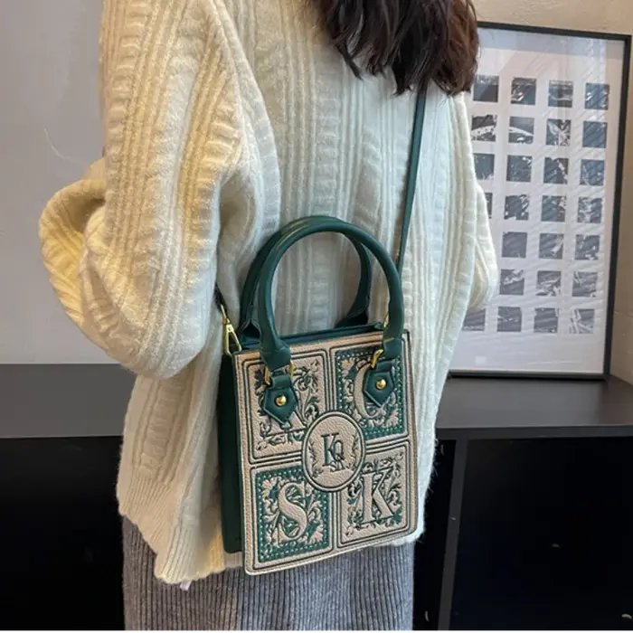 Sac carré vintage français à lettres embossées