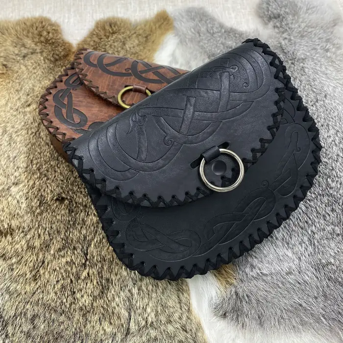Sac banane vintage en cuir gaufré style Viking