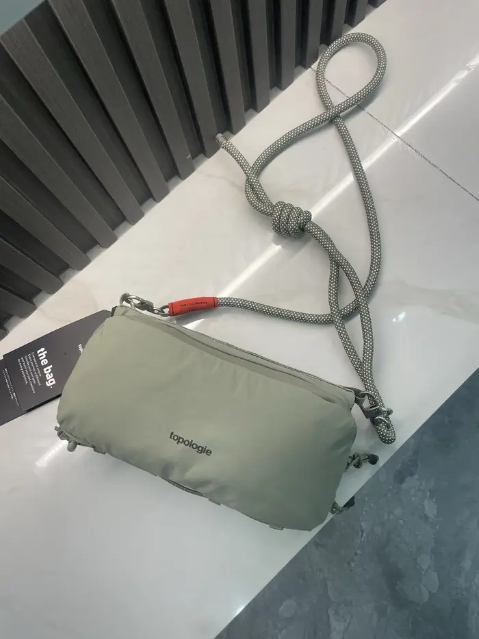 Sac de sport imperméable Topologie, nouveau sac bandoulière léger et polyvalent pour hommes et femme