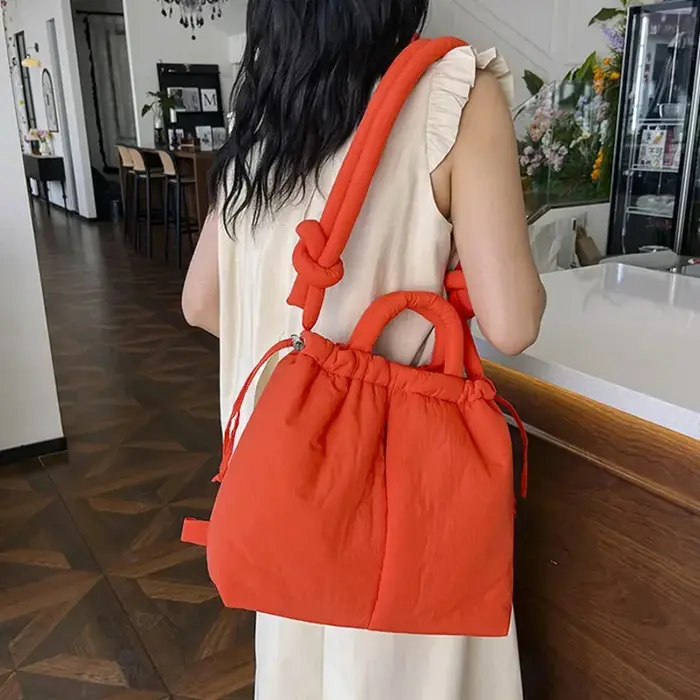 Liquidation femmes épaule sacs à bandoulière décontracté en Nylon rembourré sac fourre-tout concepteur doux bouffant