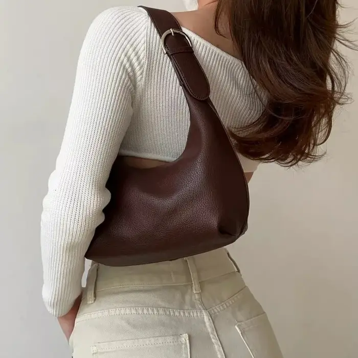 Sac à main souple en PU de style minimaliste urbain, petit sac à main en forme de chausson, sac à ba