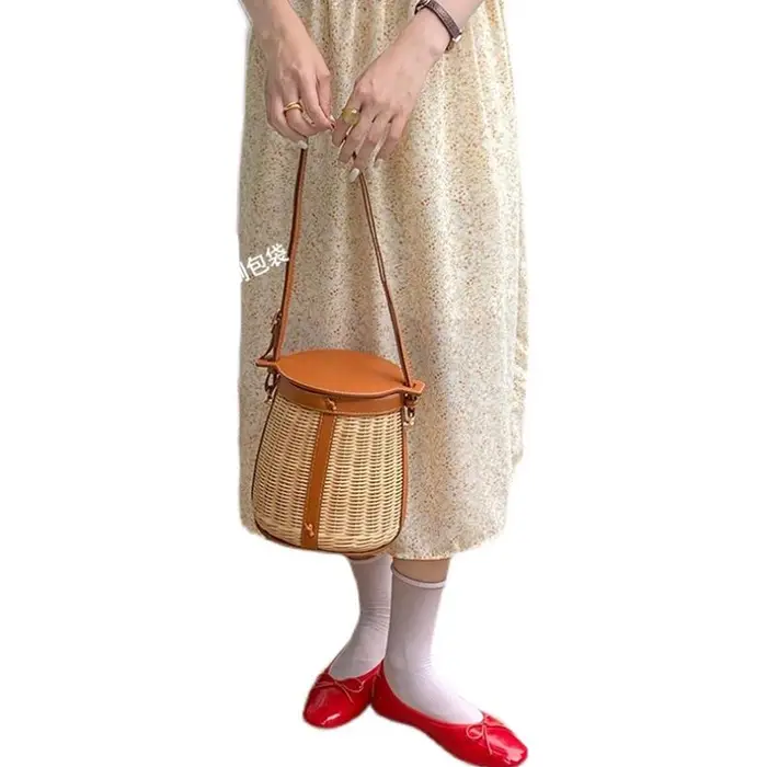 Sac seau en cuir et rotin pour femmes