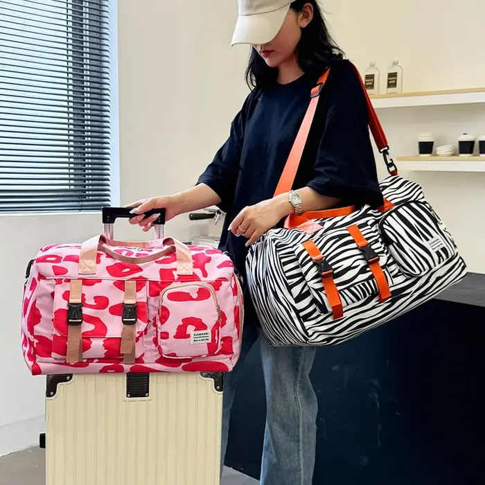 Sac de sport tendance à imprimé léopard avec compartiment à chaussures indépendant