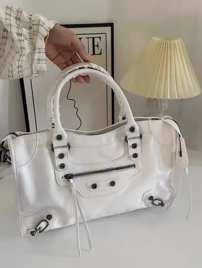 Sac de moto à rivets, sac à bandoulière haut de gamme de grande capacité