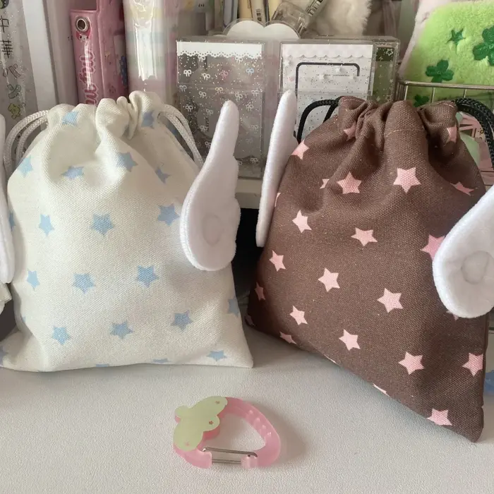 Sac de rangement portable tendance en toile anti-poussière avec motif étoile et cordon de serrage pour cosmétiques et papeterie